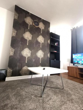 Stylish & Spacious Luton Apartment With Wi-Fi & Free Parking - Near LTN Airport, L&D Hospital & M1 Transport Links